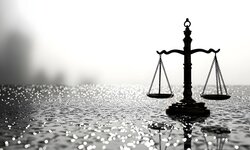 Basiswissen Wasserrecht Justitia-Waage Wasser s/w