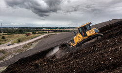 Das aktuelle Deponierecht Bulldozer auf Deponie