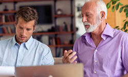 Wissensverlust vermeiden – Know-how im Team sichern Schriftzug Wissenmanagement + Icons