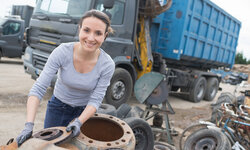 Der kundenorientierte Recyclinghof Frau auf Recyclinghof